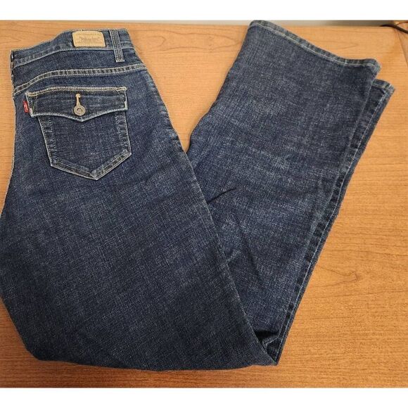 Levi 12M Perfectly Slimming 512 Boot Cut Jeans. Measures approx 31W x 31 inseam - Picture 9 of 10